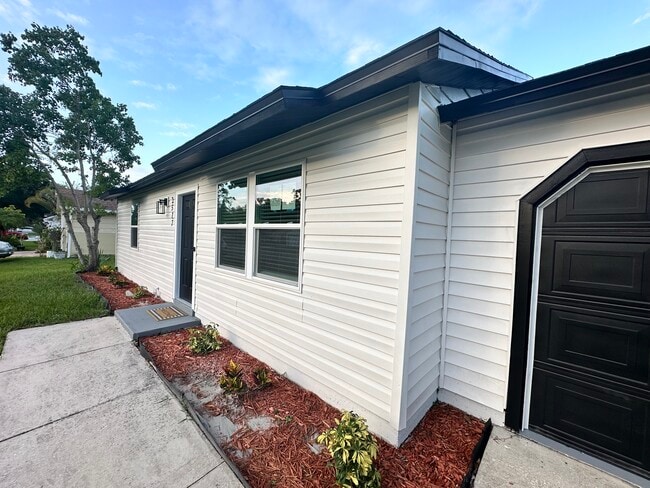Photo - 2517 Oak Hollow Dr House