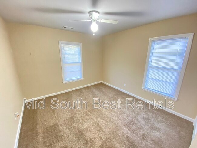 Building Photo - 1230 Pera Ave