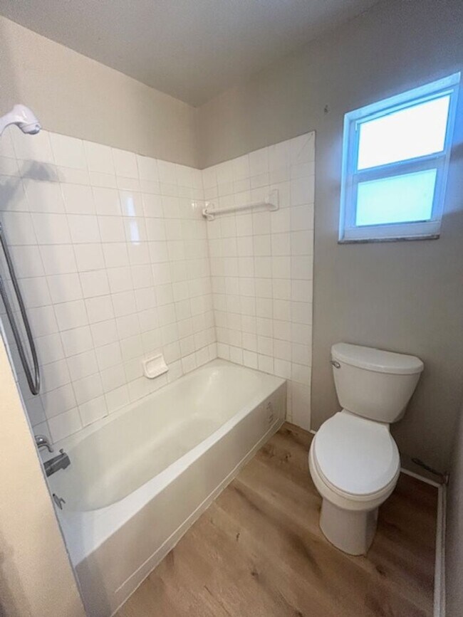 Building Photo - Move in Ready Remodeled Ft Myers Duplex