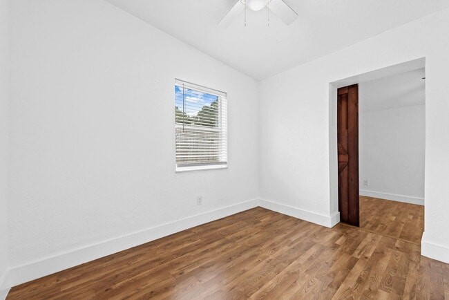 Building Photo - 130 Plum Tree Dr