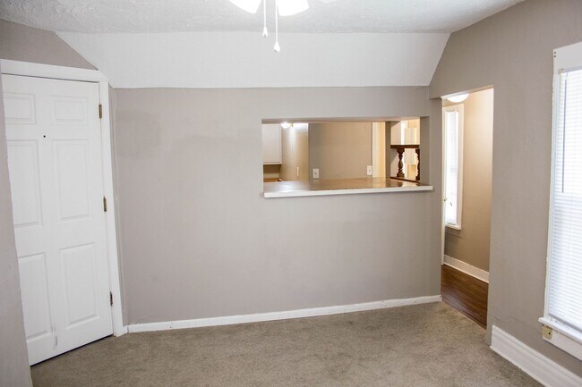 Foto del edificio - 4731 Meredeth St