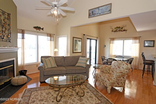 Foto del edificio - 6338 Oleander Dr