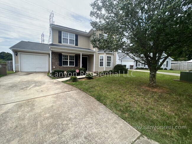 Foto del edificio - Gorgeous three bedroom with 2.5 bath home ...