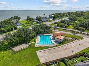 Building Photo - 207 Sea Breeze Dr