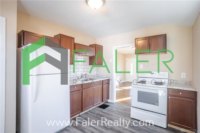 Building Photo - Adorable 2-Bedroom Bungalow