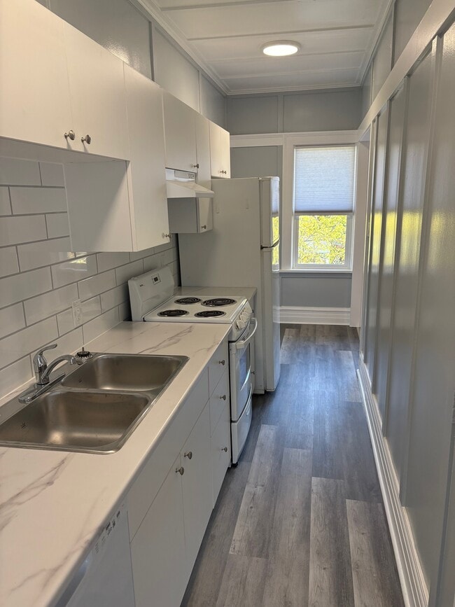 Photo du bâtiment - 1150 Summit Ave