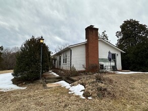 Building Photo - 1135 Round Hill Dr