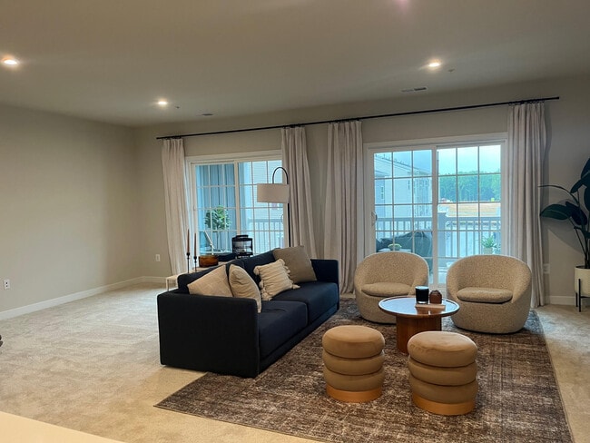 Grand Living Room with plenty of space. - 10810 Presidential Pky