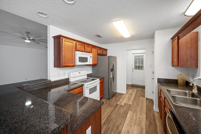 Foto del edificio - 7684 Avery Ln