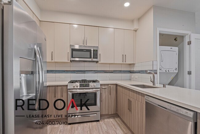 Foto del edificio - Gorgeous Two Bedroom with Central Heat and...