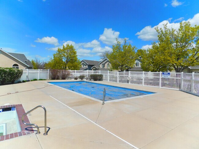 Building Photo - 679 E Villager Ln