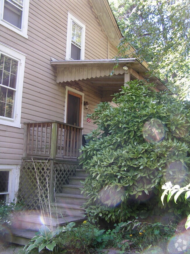 Building Photo - 552 South Ave
