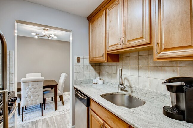 Building Photo - 879 Trace Dr