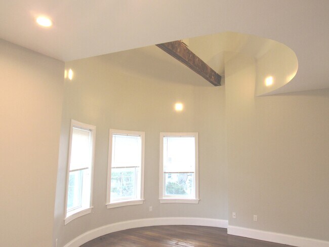 Building Photo - 33 Wigglesworth St