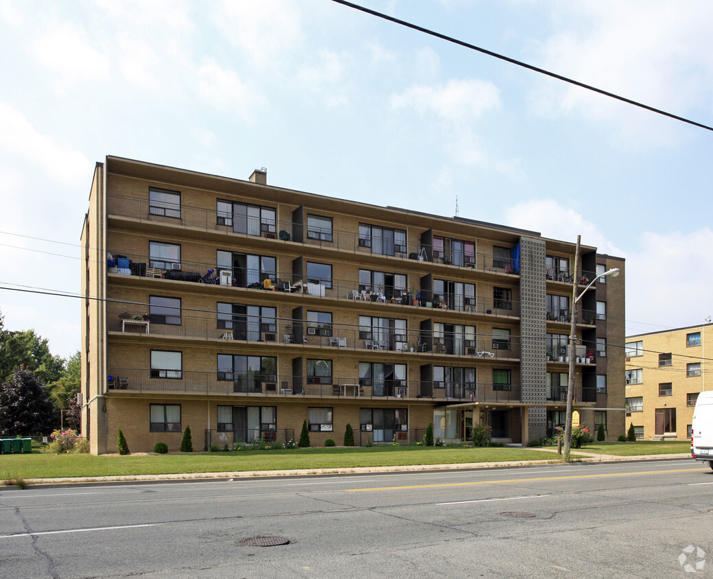 Primary Photo - 4100 Bathurst St