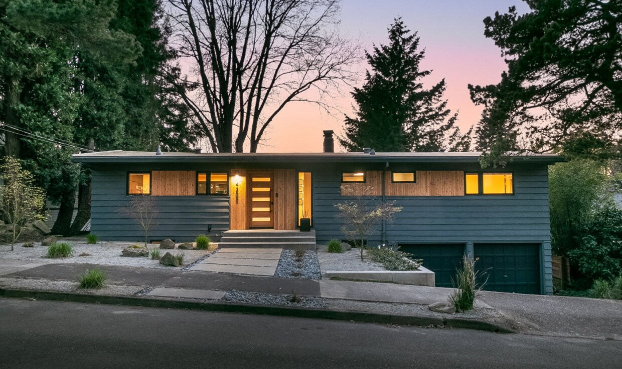 Primary Photo - Incredible 4 bed, 3 bath SW Portland Home!...