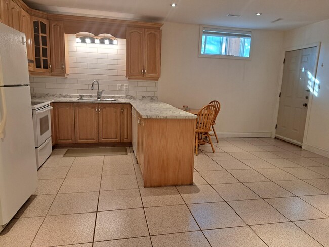 Building Photo - Spacious One Bedroom Basement Apartment wi...