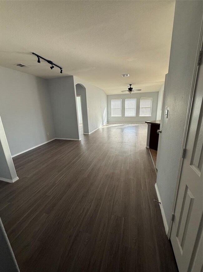 Foto del edificio - 214 Foxglove Dr