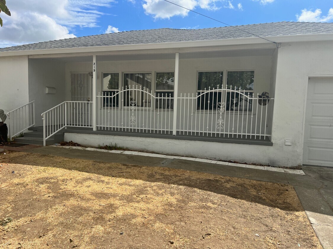 Foto principal - 215 Odessa Ave