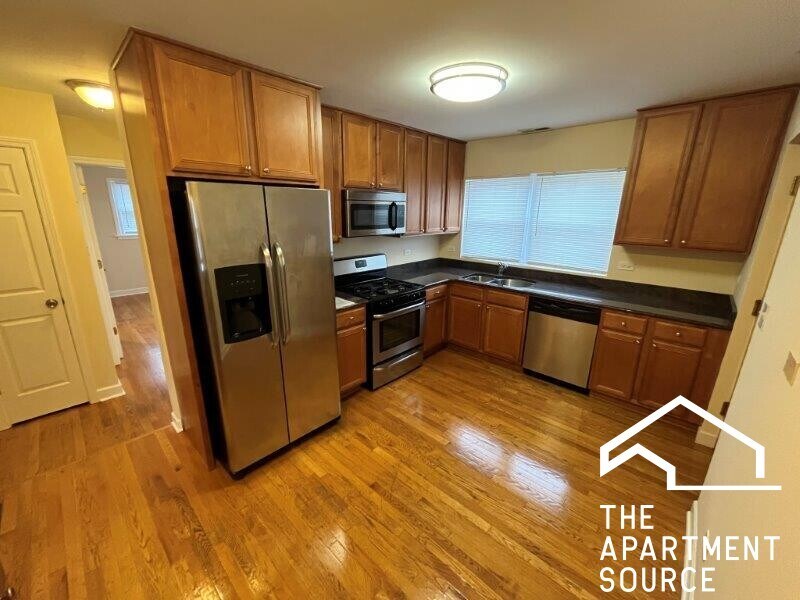 Foto principal - 8031 N Kenton Ave