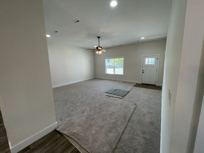 Foto del edificio - Maryville 37804 - 4 bedroom, 2 bath home - Call Ed Johnson 865-924-5045
