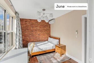 Building Photo - Private bedroom in 3 bed/1 bath Home