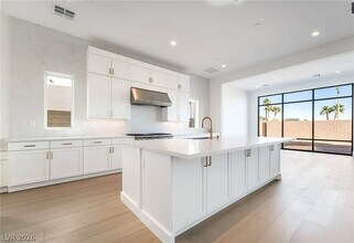 Building Photo - 4846 Shady Rdg Dr