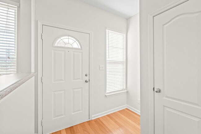 Building Photo - 2 Bedroom Townhome in Ballantyne!