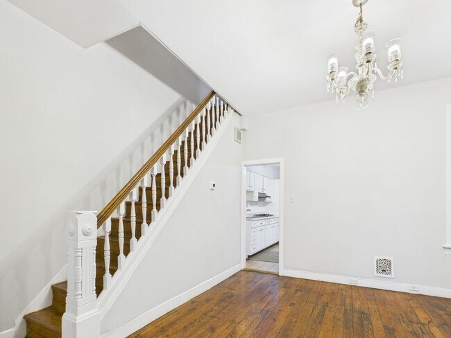 Foto del edificio - Huge 4 bed 2 full bath home in the heart of Fairmount.
