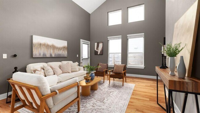 Foto del edificio - 5910 Swayden Ln