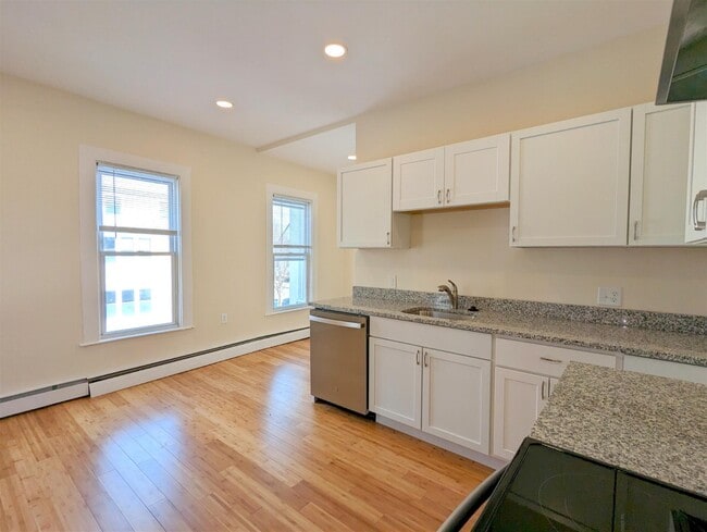 Building Photo - 18 Cameron Ave