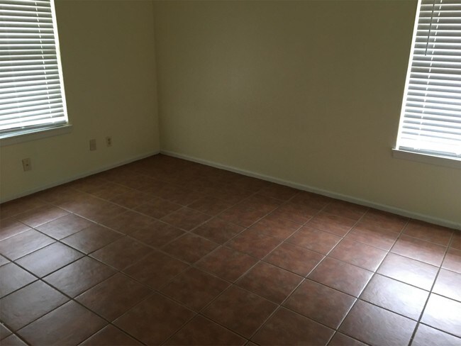 Building Photo - 218 Bloomfield Dr