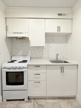 Building Photo - 1495 Gladstone Ave