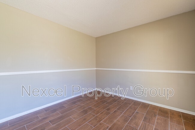 Building Photo - 6560 Greenbriar Dr