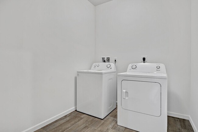 Building Photo - 411 Lindsay Dr