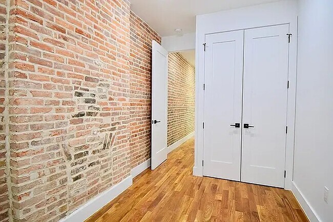 Foto del edificio - 588 Quincy St