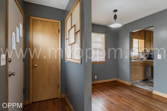 Building Photo - 3 br, 2 bath House - 3655 Summit St