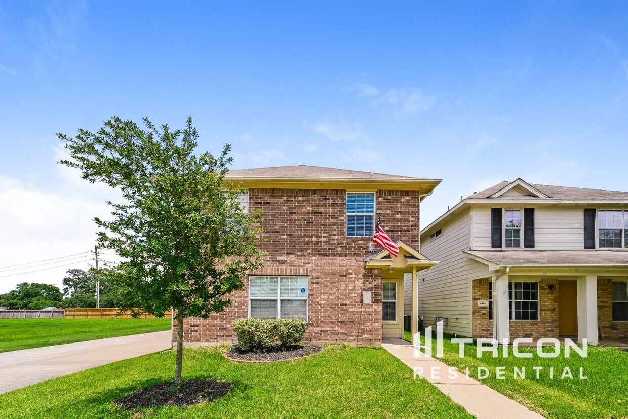 Foto principal - 6448 Mountain Pines Ln
