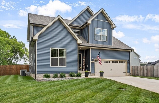 Building Photo - Pet Friendly Three Bedroom!