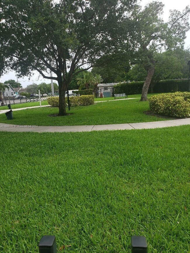 Building Photo - 426 S 24th Ave