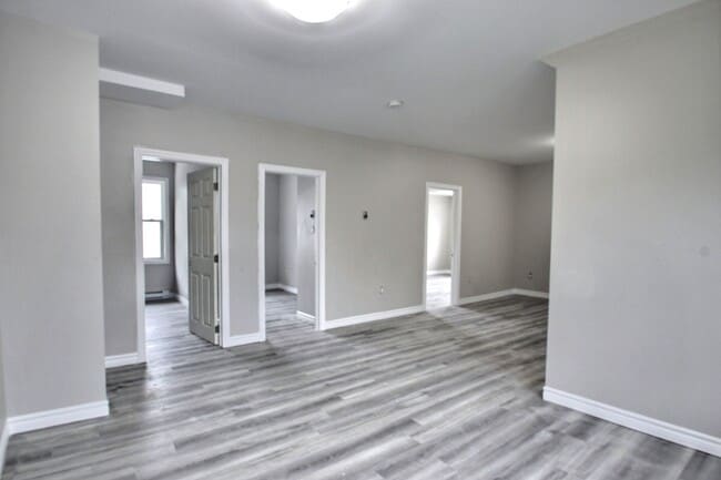 Building Photo - 40-40 Maple St