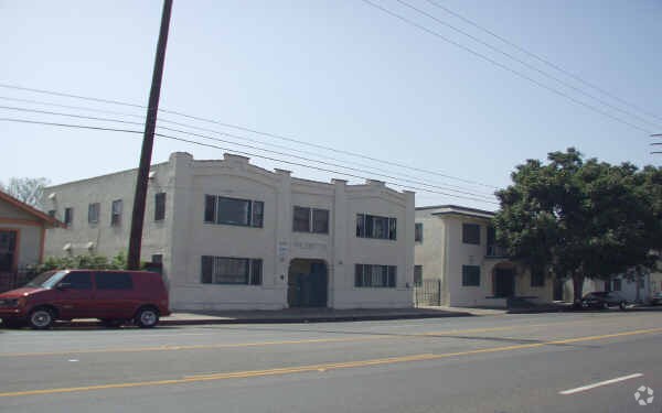 Foto del edificio - 1052-1066 E 7th St