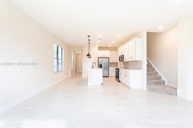 Foto del edificio - 8648 Escue St