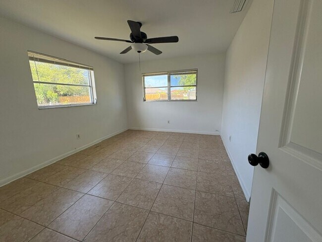 Foto del edificio - Charming 2-Bedroom Ranch in Cape Coral’s B...