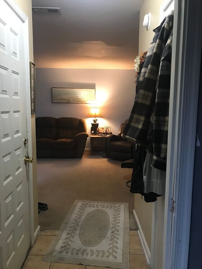 Building Photo - 2BR/2BA CLOSE TO NORFOLK AVE PIKE PATH AND...