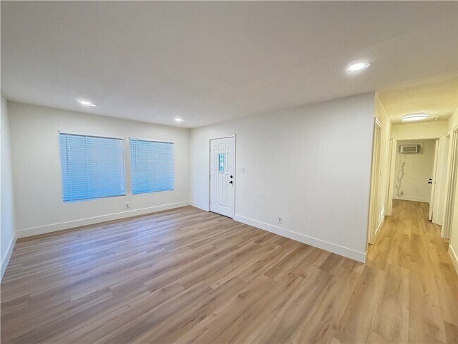 Foto del edificio - 12660 Yorba Ave