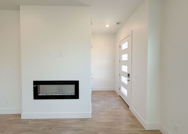 Foto del edificio - $1000 OFF FIRST MONTHS RENT! 2025 Modern 3-Bedroom Home in Highland Pointe