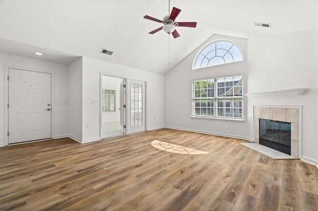 Building Photo - 1305 Village Ln