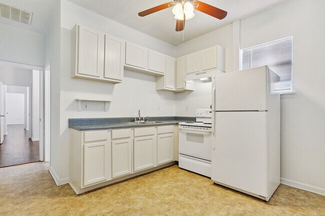 Building Photo - New Price! Reduced Deposit! Westbank 2 Bed...