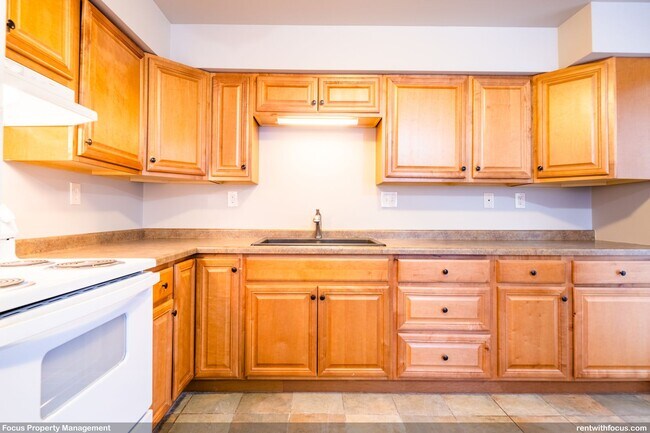 Building Photo - 631 State St